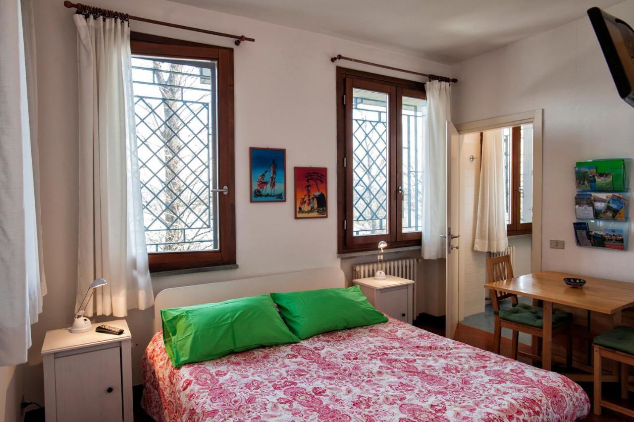 Casa Vacanze Tana Della Volpe Испра Екстериор снимка