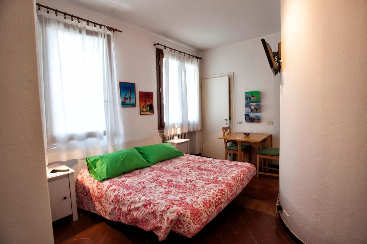 Casa Vacanze Tana Della Volpe Испра Екстериор снимка