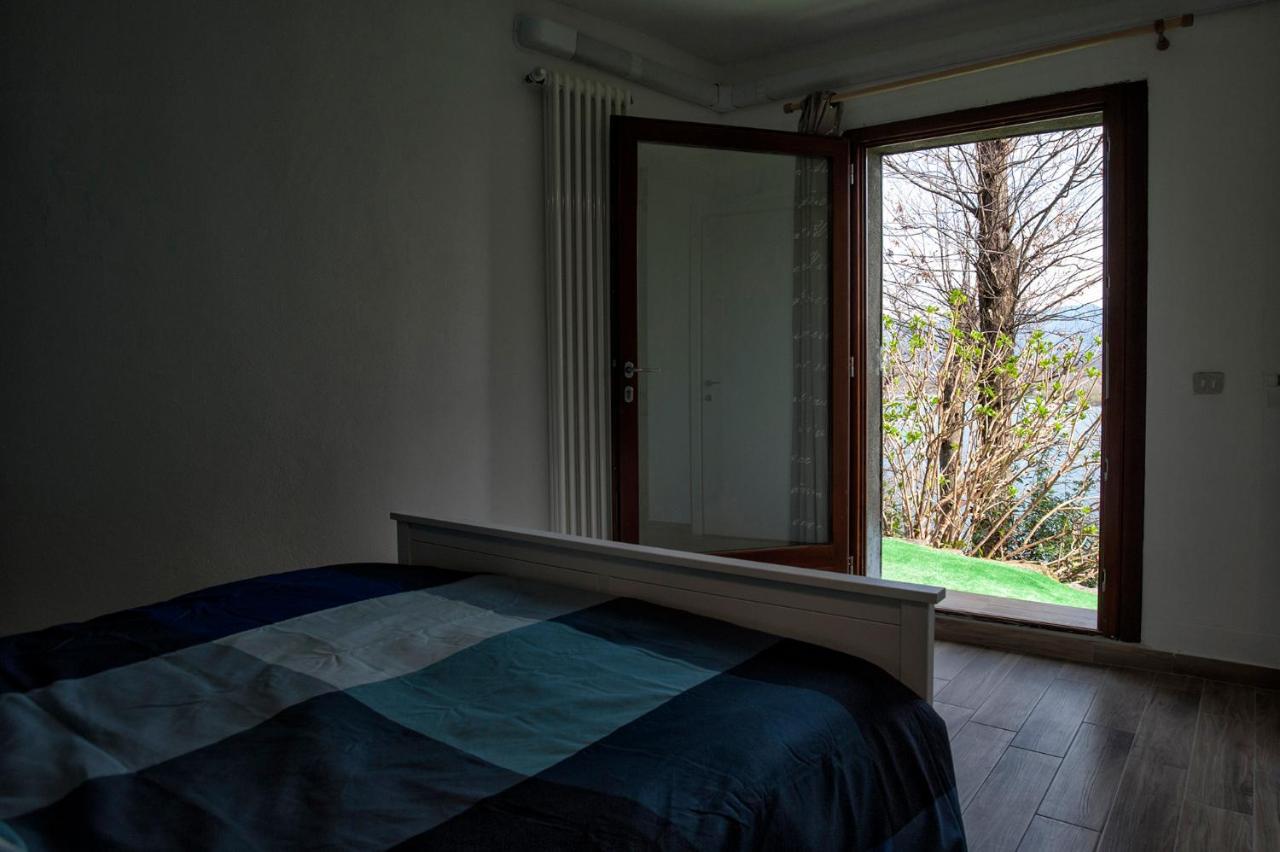 Casa Vacanze Tana Della Volpe Испра Екстериор снимка
