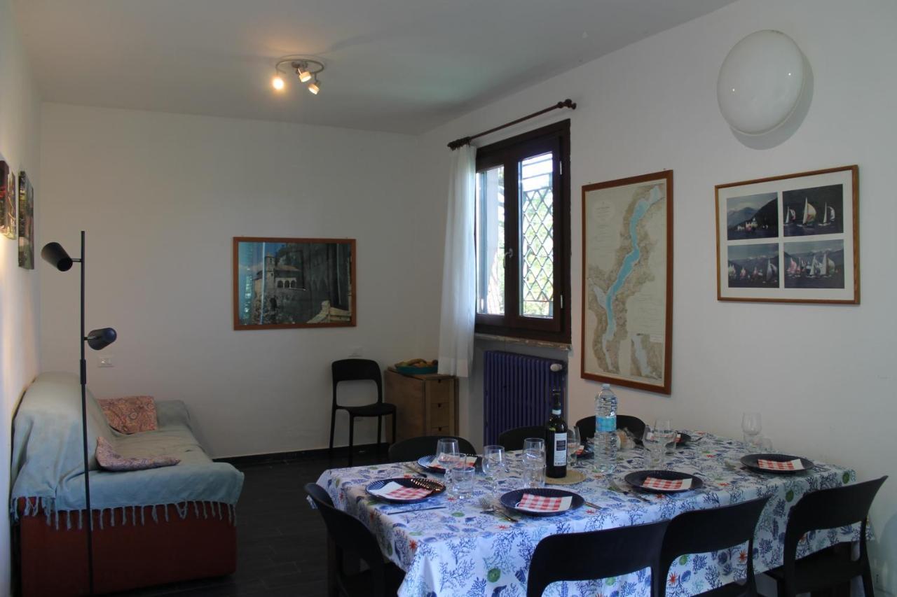 Casa Vacanze Tana Della Volpe Испра Екстериор снимка